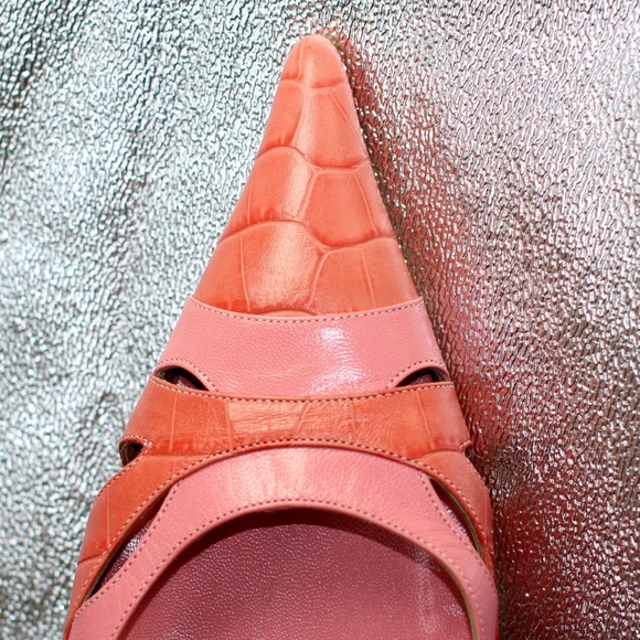 Valentino Garavani Coral Kitten Heel - Picture 7 of 8